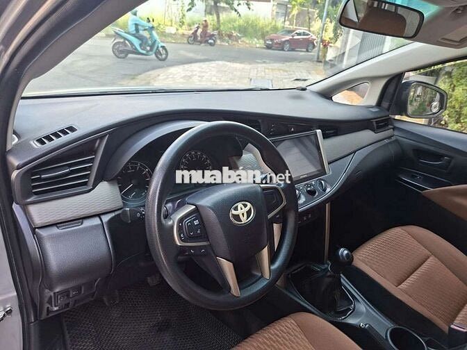 Toyota Innova E 2017 Bạc