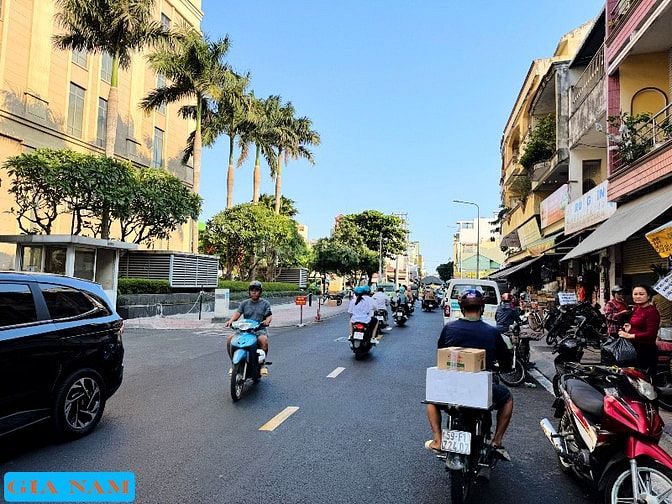BÁN NHÀ MẶT TIỀN : 134 CHU VĂN AN - P. 2 - Q. 6 - TPHCM