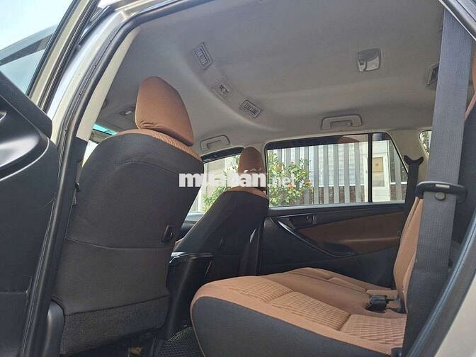 Toyota Innova E 2017 Bạc