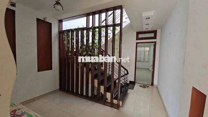 Cho thuê nhà phố mặt tiền đường hẻm 12m Giá 12tr oto vào tận nhà