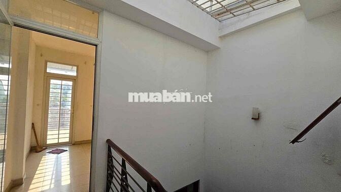 Cho thuê nhà phố mặt tiền đường hẻm 12m Giá 12tr oto vào tận nhà