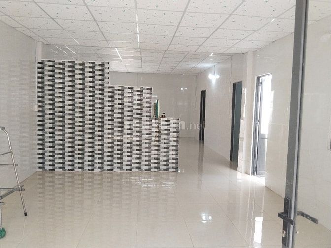 Cho thuê nhà mới xây sân vườn cây trái, thoáng mát diện tích lớn có ch