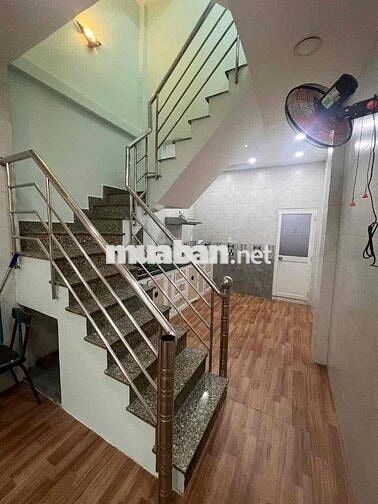 GIÁ : 9 TRIỆU 5/THÁNG   Nhà Cho Thuê Hà Tôn Quyền, P15, Q5. - DT : 3m