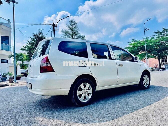 Nissan Livina 2012 7 chỗ Trắng