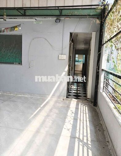 Cho thuê nhà gần Bệnh Viện Quận 8 4,5x20m 2 mặt hẻm thông  2 sân rộng
