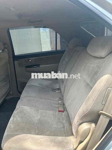 Toyota Fortuner 7 chỗ Bạc