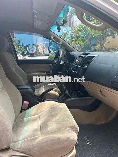 Toyota Fortuner 7 chỗ Bạc