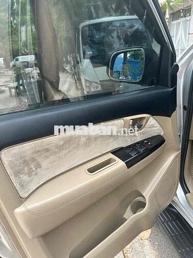 Toyota Fortuner 7 chỗ Bạc
