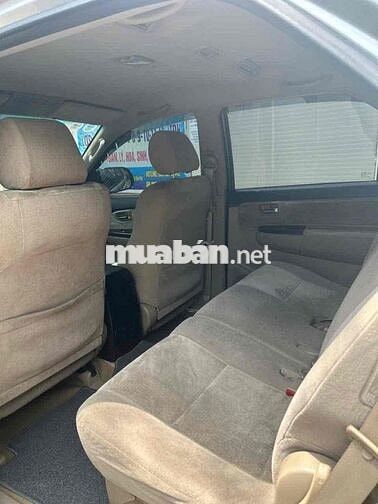 Toyota Fortuner 7 chỗ Bạc