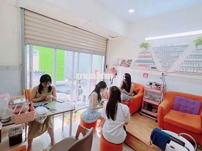 SANG TIỆM NAIL MT PHAN HUY ÍCH - TÂN BÌNH