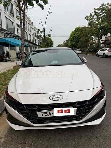 Hyundai Elantra 2022 Đặc Biệt Trắng