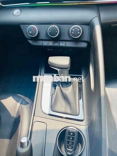 Hyundai Elantra 2024 1.6 18.000km Trắng