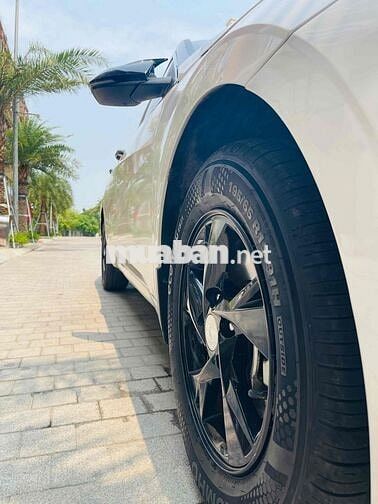 Hyundai Elantra 2024 1.6 18.000km Trắng