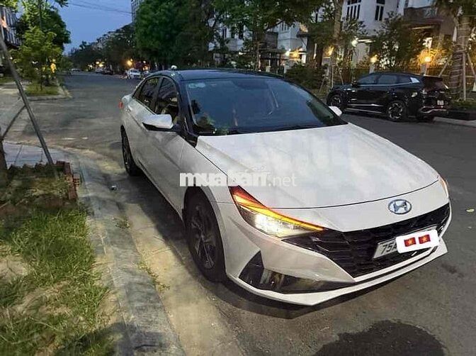Hyundai Elantra 2022 Đặc Biệt Trắng