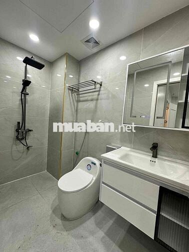 Ô tô đỗ cổng phố Giải phóng nhà đẹp dân xây 2 thoáng thông báo quy hoạ