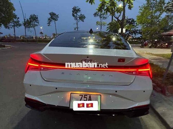 Hyundai Elantra 2022 Đặc Biệt Trắng