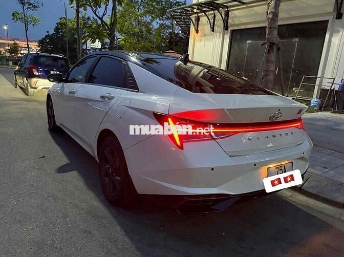 Hyundai Elantra 2022 Đặc Biệt Trắng