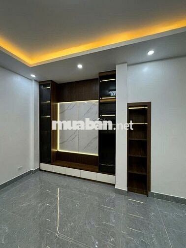 10.5 TỶ - HIẾM CẦU GIẤY - 37m x mt 6m x 5T - NHÀ ĐẸP - LÔ GÓC- KDOANH 