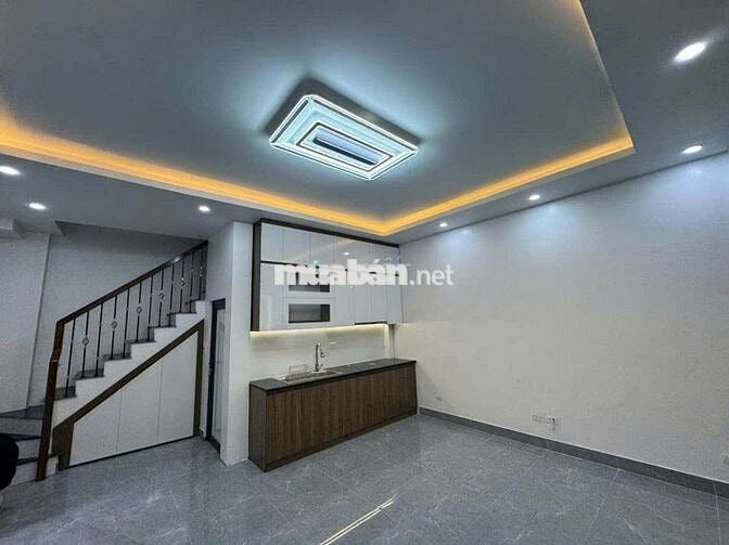 10.5 TỶ - HIẾM CẦU GIẤY - 37m x mt 6m x 5T - NHÀ ĐẸP - LÔ GÓC- KDOANH 