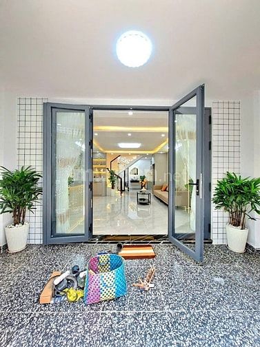 Bán Nhà Trệt Lầu Mới Đẹp 3 P.Ngủ _ Sổ Hồng Riêng _ Hẻm 1716 HTP