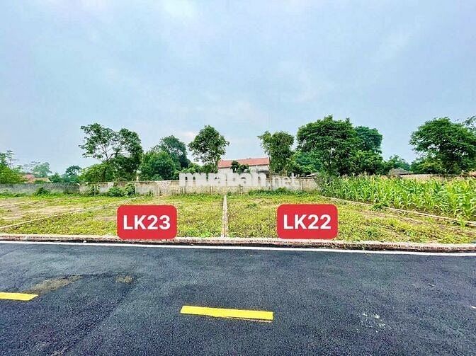  Lô đất Ba Vì DT 100m2, mặt tiền 8m, giá 900tr, sổ đỏ bao sang tên,