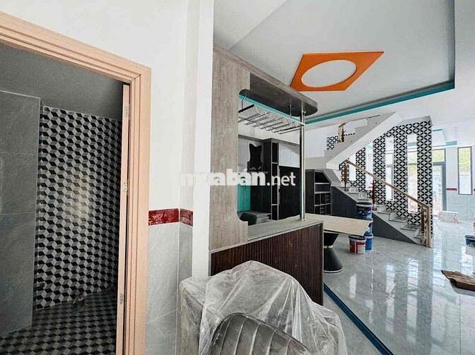 NHÀ 2 TẦNG SÁT CHỢ MỸ HẠNH NAM