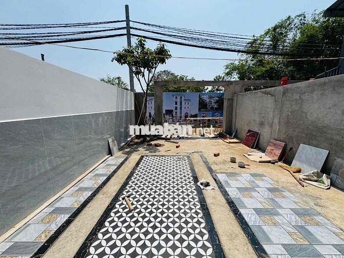 NHÀ 2 TẦNG SÁT CHỢ MỸ HẠNH NAM