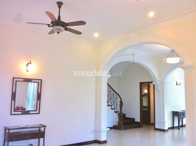 Cho thuê biệt thự ven sông tại Nguyễn Văn Hưởng, 516m2, 3 tầng, 5PN