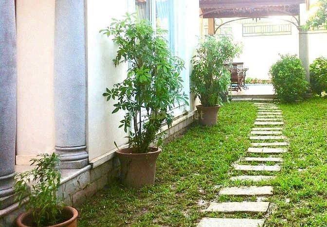 Cho thuê biệt thự ven sông tại Nguyễn Văn Hưởng, 516m2, 3 tầng, 5PN