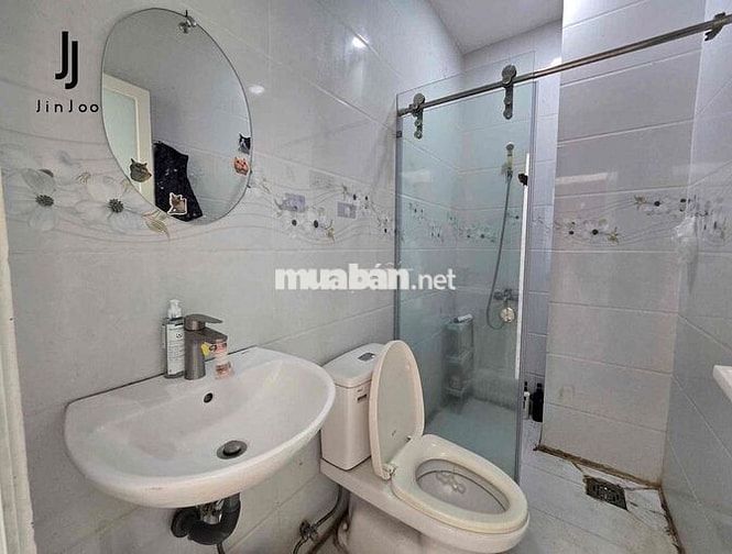 TRỐNG SẴN CẦN CHO THUÊ CĂN STUDIO CỬA SỔ TRỜI FULL NGAY TRUNG TÂM Q1-4