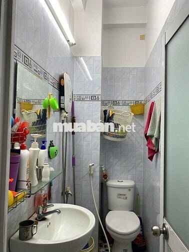 NHÀ 5 PN - KẾ UEH - DT 25TR/TH - SÁT MẶT TIỀN - NGUYỄN TRI PHƯƠNG, Q10