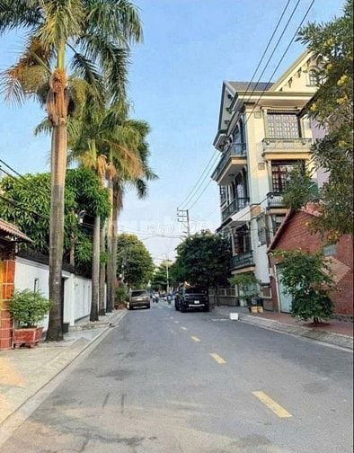Bán biệt thự Dương Quảng Hàm sát bên bờ Kênh Tham Lương, dt 7x 20m