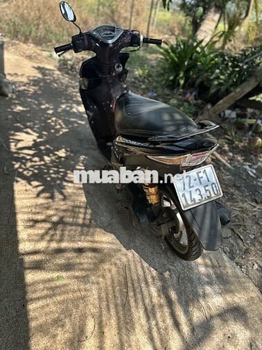 Yamaha Luvias màu Đen