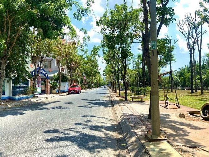 Bán nhà đường số 25 P Tân Phong Quận 7. DT 7x20m View công viên , PMH