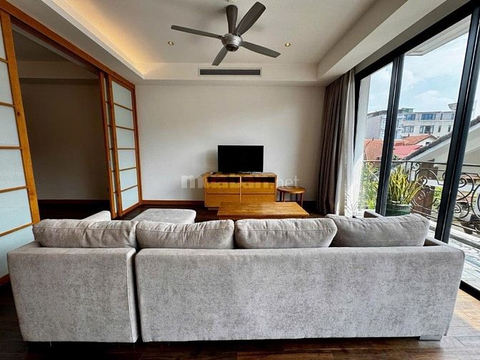 Bán nhà Hoàng Văn Thái 60m2, ngõ thông, ô tô ra vào, nhà đẹp, ở luôn