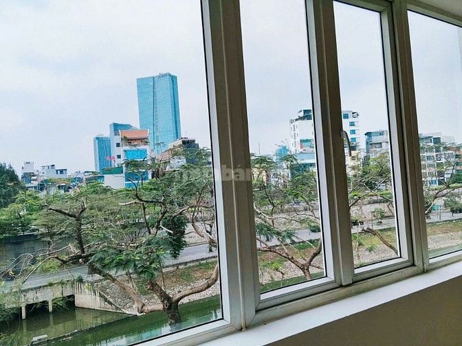 Cần cho thuê Nhà nguyên căn 5 tầng mặt phố Quan Hoa, Cầu Giấy