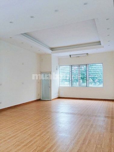 Cần cho thuê Nhà nguyên căn 5 tầng mặt phố Quan Hoa, Cầu Giấy