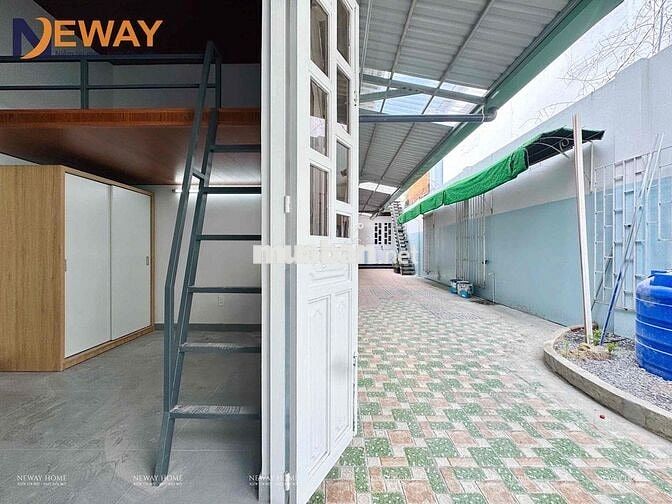 DÃY NHÀ LIỀN KỀ CÓ SÂN VƯỜN DƯỚI TRỆT ĐẦY ĐỦ NỘI THẤT GẦN ĐẦM SEN