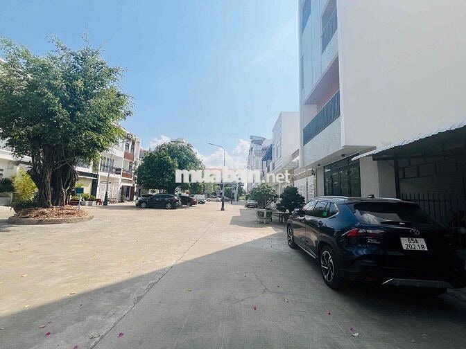 CHO THUÊ NHÀ TRỆT 3 LẦU ĐƯỜNG LÝ THÁI TỔ (Có Than Máy)