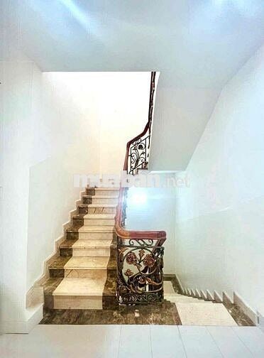 CHO THUÊ NHÀ TRỆT 3 LẦU ĐƯỜNG LÝ THÁI TỔ (Có Than Máy)