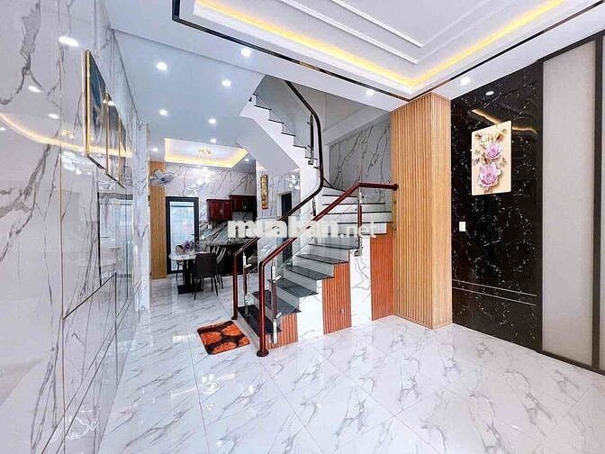 Nhà 2 lầu 5 phòng có nội thất KdC Hưng Phú 2