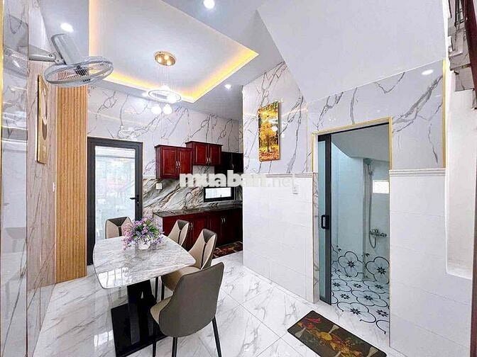 Nhà 2 lầu 5 phòng có nội thất KdC Hưng Phú 2