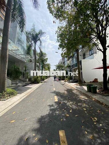 Phạm Thế Hiển, Phường 7, Quận 8 10m x 20m (200m2), 2 lầu, 1 sân thượng