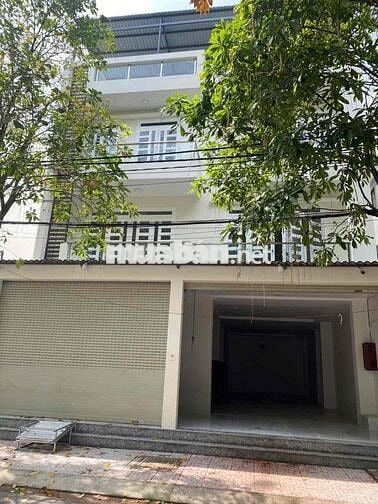 Phạm Thế Hiển, Phường 7, Quận 8 10m x 20m (200m2), 2 lầu, 1 sân thượng