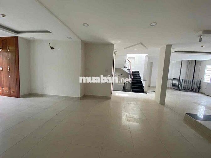 Phạm Thế Hiển, Phường 7, Quận 8 10m x 20m (200m2), 2 lầu, 1 sân thượng
