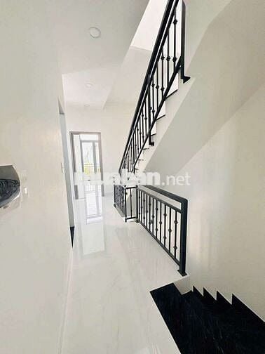 Nhà 1 Trệt 2 Lầu Sân Thượng 3PN Hẻm Xe Hơi Đường Số Lâm Văn Bền