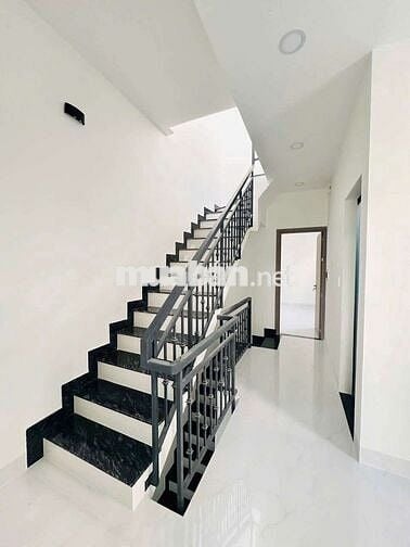 Nhà 1 Trệt 2 Lầu Sân Thượng 3PN Hẻm Xe Hơi Đường Số Lâm Văn Bền