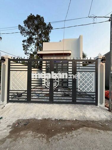 Bán nhà riêng Quốc Lộ 22, 720 triệu, 174m2, 4PN, 4WC, pháp lý đầy đủ