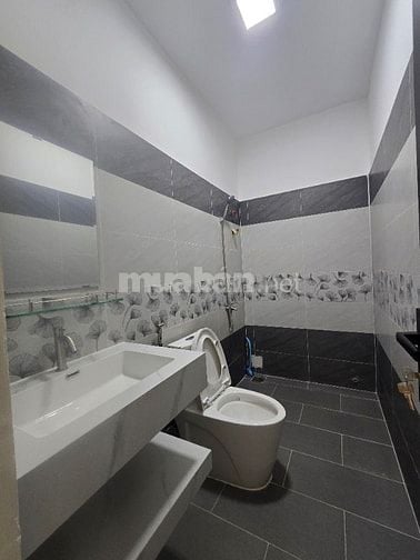 NHỈNH 4 tỷ- Hẻm Nhất Chi Mai, ngay nhà Ga T3. DT 4x10. 1 Lầu MỚI Keng.