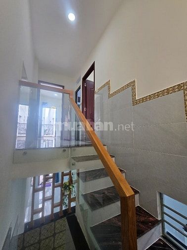NHỈNH 4 tỷ- Hẻm Nhất Chi Mai, ngay nhà Ga T3. DT 4x10. 1 Lầu MỚI Keng.